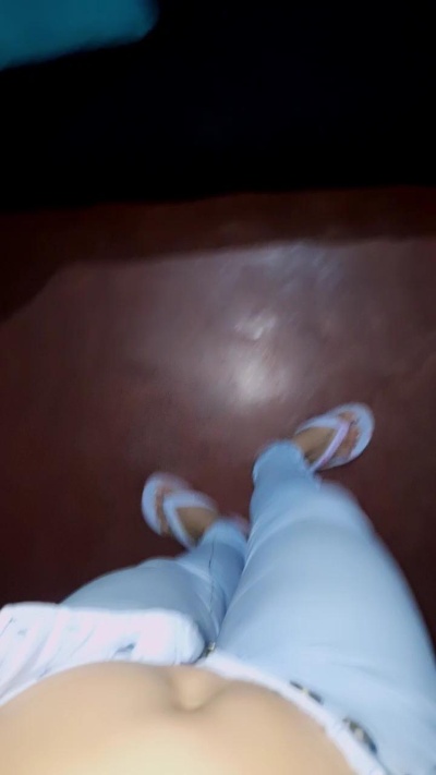 girl_pee live cam on Cam4