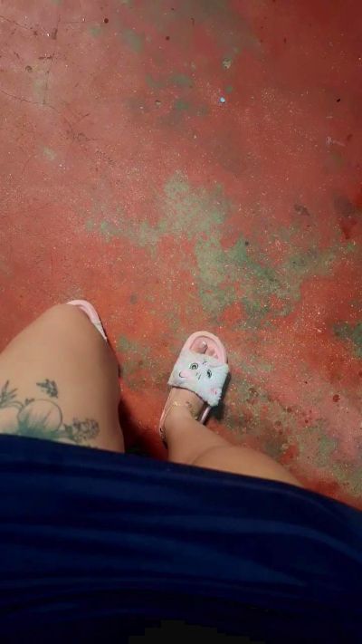 girl_pee live cam on Cam4