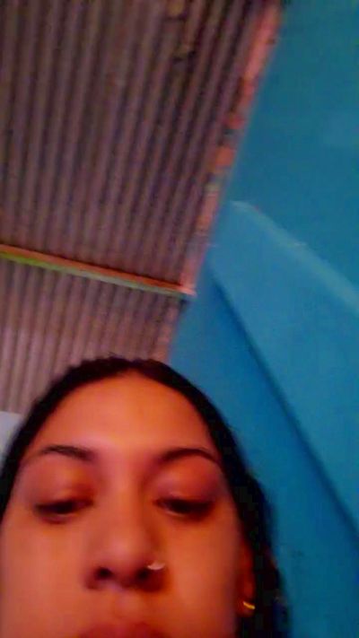 girl_pee live cam on Cam4