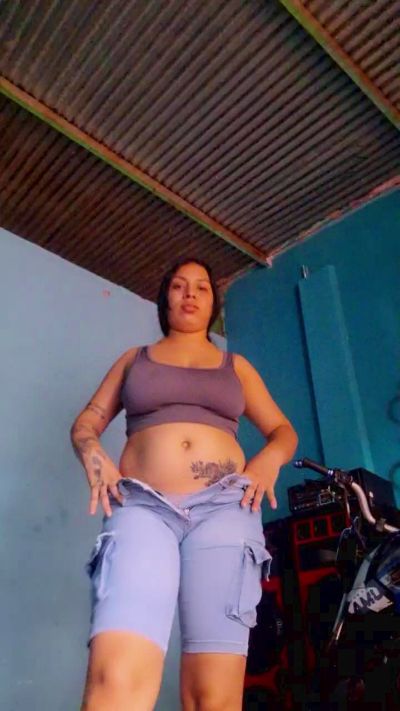 girl_pee live cam on Cam4