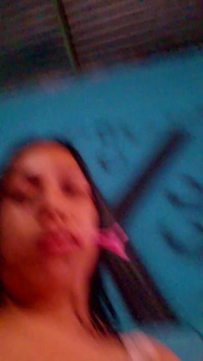girl_pee live cam on Cam4