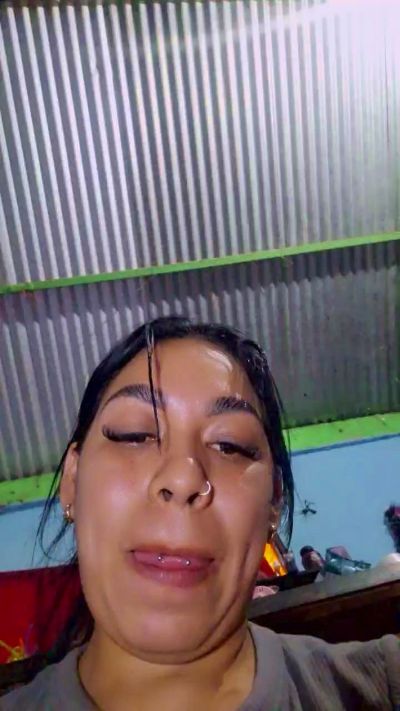 girl_pee live cam on Cam4