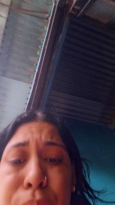 girl_pee live cam on Cam4
