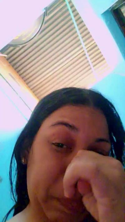 girl_pee live cam on Cam4