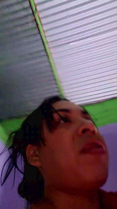 girl_pee live cam on Cam4