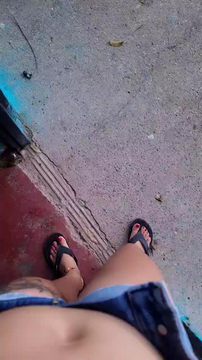 girl_pee live cam on Cam4