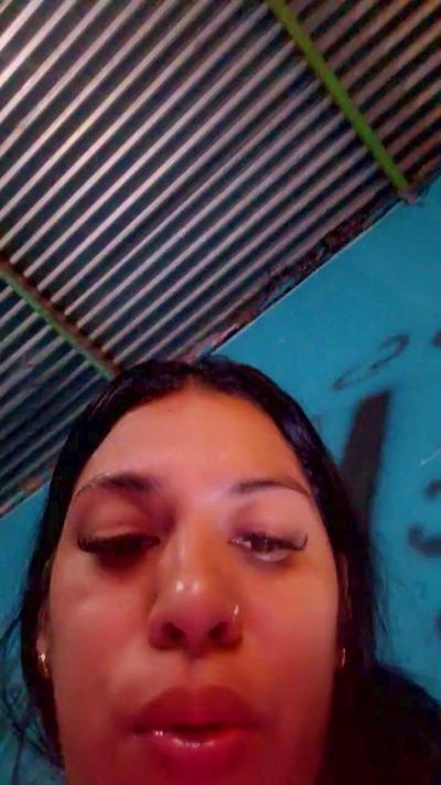 girl_pee live cam on Cam4