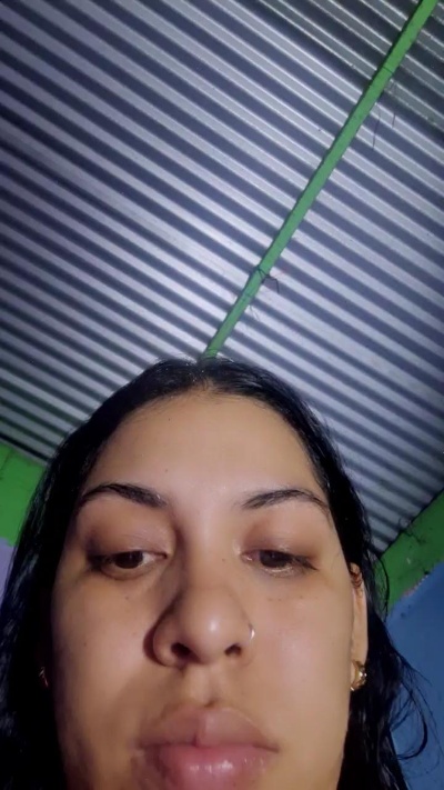 girl_pee live cam on Cam4