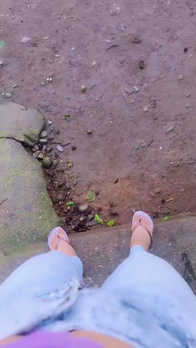 girl_pee live cam on Cam4