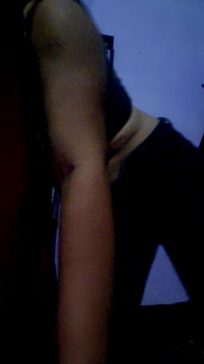 girl_pee live cam on Cam4