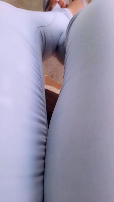 girl_pee live cam on Cam4