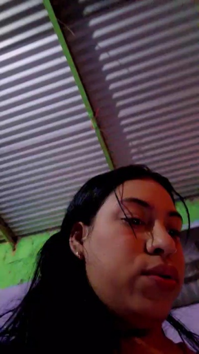 girl_pee live cam on Cam4