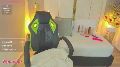 gisela27 live cam on Cam4