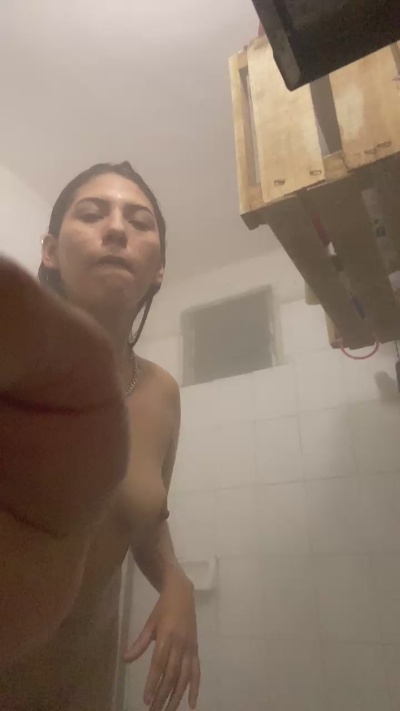 giuli_hot live cam on Cam4