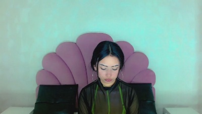 glow_doll live cam on Cam4