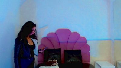 glow_doll live cam on Cam4