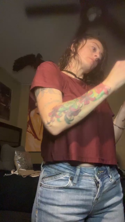 gomezd4 live cam on Cam4