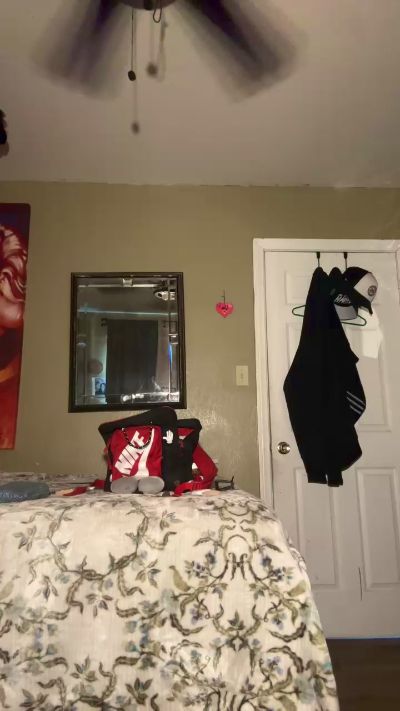 gomezd4 live cam on Cam4