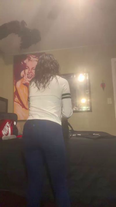 gomezd4 live cam on Cam4