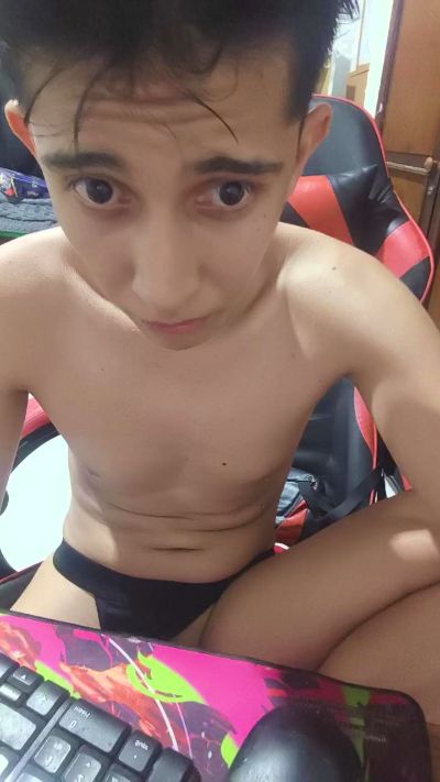gomitaboy__ live cam on Cam4