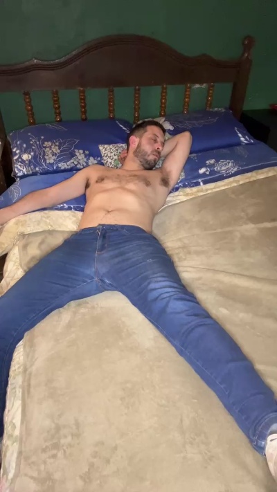gondesvirga1 live cam on Cam4