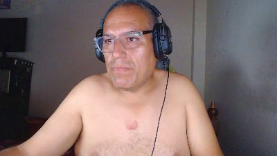 gorditobell31 live cam on Cam4