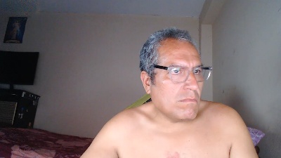 gorditobell31 live cam on Cam4