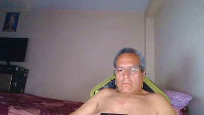 gorditobell31 live cam on Cam4