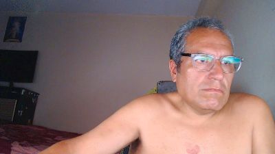 gorditobell31 live cam on Cam4