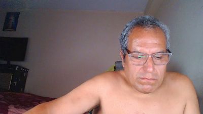 gorditobell31 live cam on Cam4