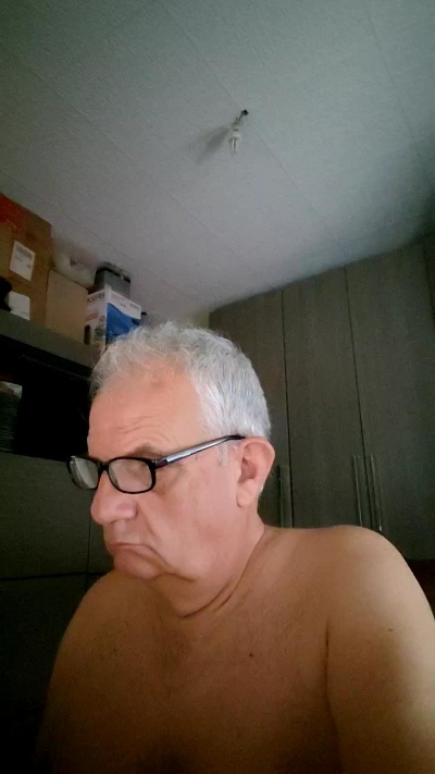 gorillafun264 live cam on Cam4