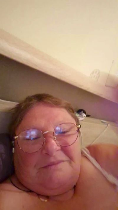 gourmande63 live cam on Cam4