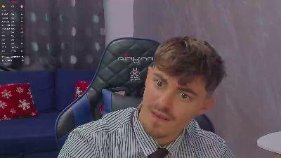 greekgod19 live cam on Cam4