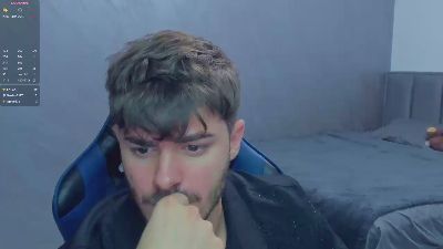 greekgod19 live cam on Cam4