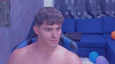greekgod19 live cam on Cam4