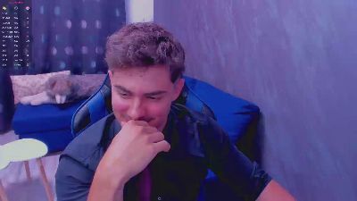 greekgod19 live cam on Cam4