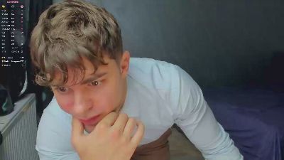 greekgod19 live cam on Cam4