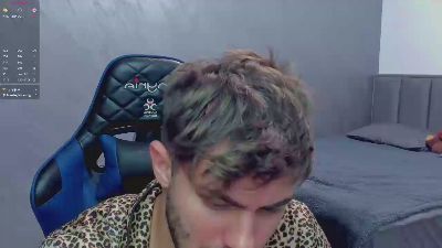 greekgod19 live cam on Cam4