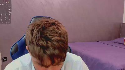 greekgod19 live cam on Cam4