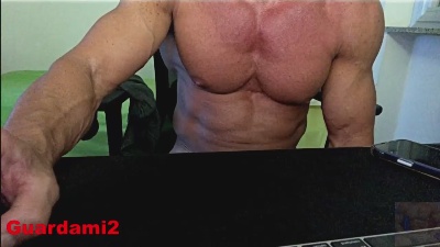 guardami2 live cam on Cam4