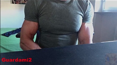 guardami2 live cam on Cam4