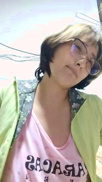 gugubaby live cam on Cam4