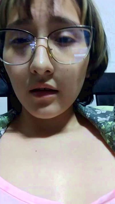 gugubaby live cam on Cam4
