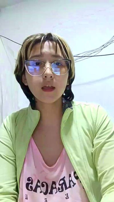 gugubaby live cam on Cam4