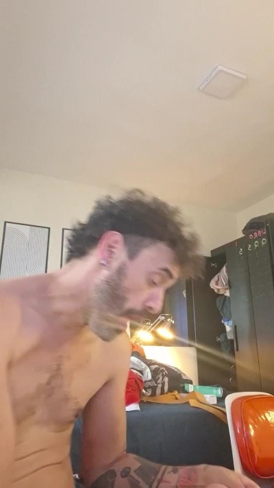 guiferraz22 live cam on Cam4