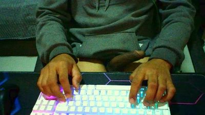 guigui2104 live cam on Cam4