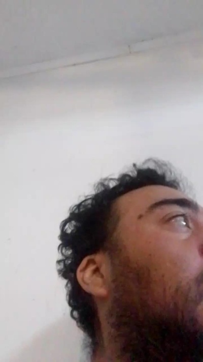 guillehot34sexy live cam on Cam4