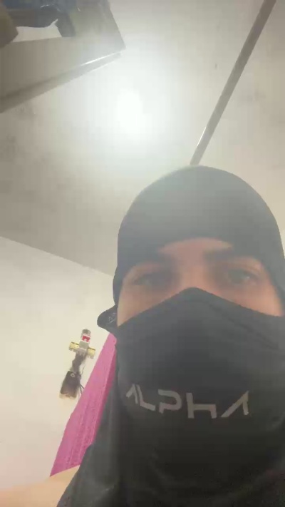 gustavo1470 live cam on Cam4