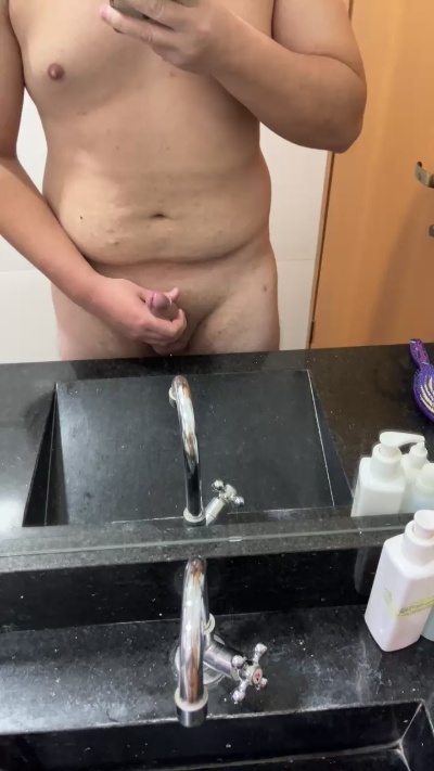 gustavojunior1 live cam on Cam4