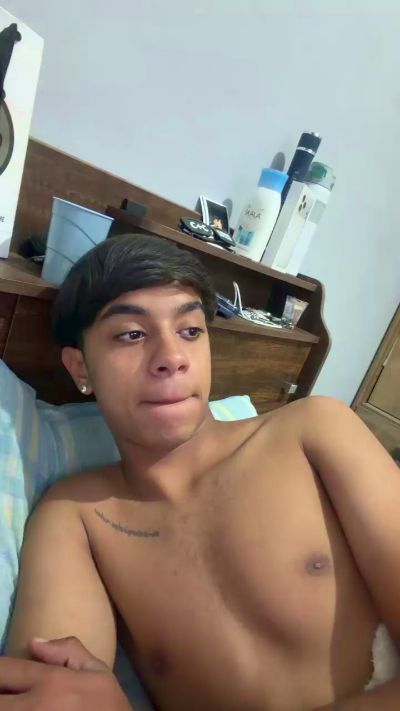 gusztaa live cam on Cam4